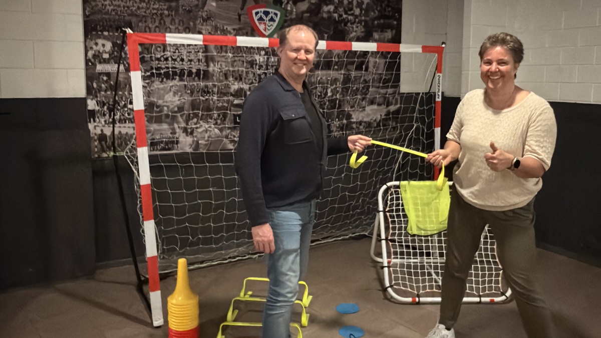 Prijs actie TeamNL Handbalheren ontvangen